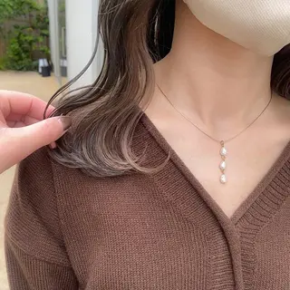 ミディアム カラー DECORArojii所属・赤坂 菜々恵のヘアスタイル