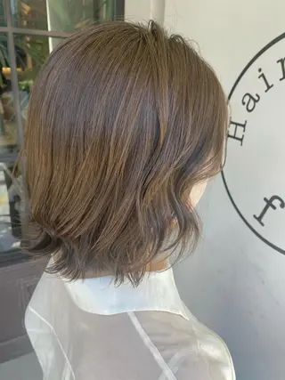 ミディアム カラー 川越 輝梨奈のヘアスタイル