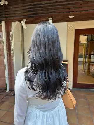 ロング カラー putri 川邉 優花のヘアスタイル