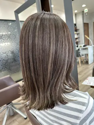 セミロング カラー たなか りなのヘアスタイル