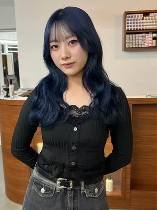 セミロング めい/ダブルカラ ー/ブリーチアリのヘアスタイル