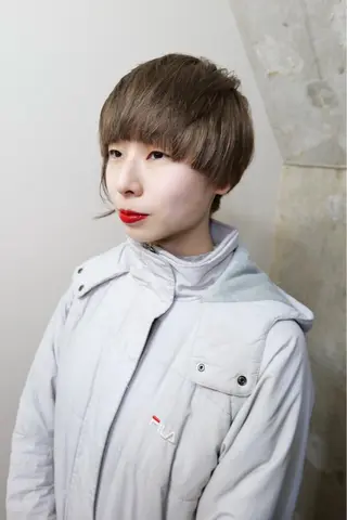 ショート カラー 𝙱𝙻𝙴𝙽 𝚋𝚢 𝚍𝚘𝚝.所属・🤍BLEN 窓🤍のヘアスタイル