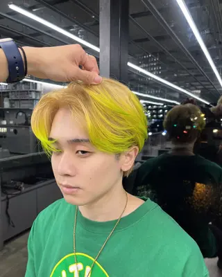 ショート カラー メンズ ダブルカラー/ ケアブリーチ/クニトのヘアスタイル