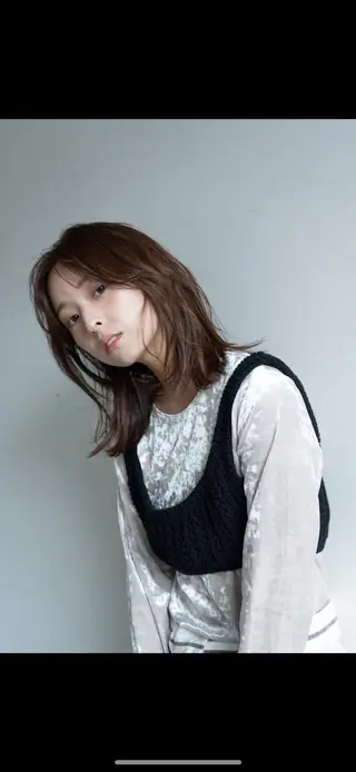 ミディアム カラー THE DAY所属・AKI HASHIMOTOのヘアスタイル