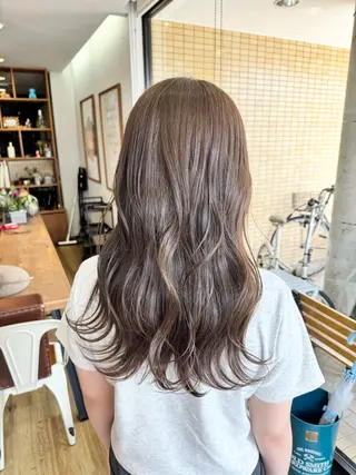 ロング カラー ツキダテ ユイのヘアスタイル