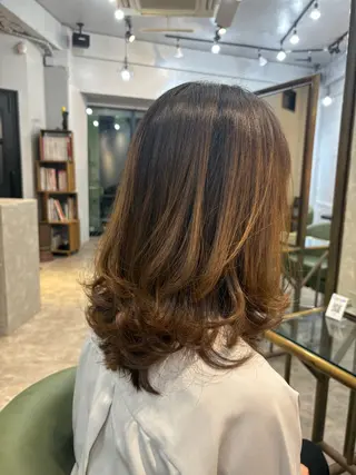 ミディアム MERRY チネンヨシトのヘアスタイル