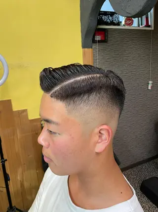 ショート デザインカラー🏝️ 須賀汐音のヘアスタイル