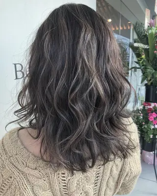 カラー 早川 真幸のヘアスタイル