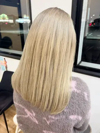 セミロング カラー LIFE 本店所属・ハイトーン×レイヤー 🔥小林達哉のヘアスタイル