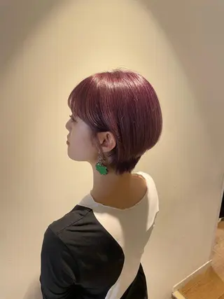 ショート カラー 秋元 佳乃のヘアスタイル