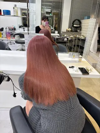 カラー ベージュ／ブラウン/ ナチュラルレイヤーのヘアスタイル