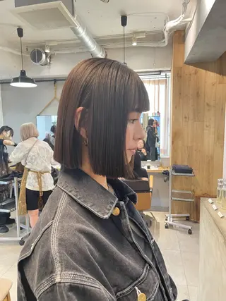 ショート ミルクティー× グレージュMOMOのヘアスタイル
