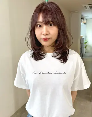 ミディアム カラー mizuki/ピンク ベージュ.レイヤーのヘアスタイル