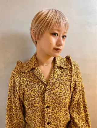 ショート カラー ハイトーン縮毛/暖色 なーな🎀🤍のヘアスタイル