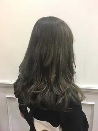 ロング カラー 新井 友菜のヘアスタイル