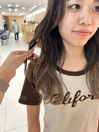 ロング 🍂透明感ベージュ カラー🍂森部杏菜のヘアスタイル