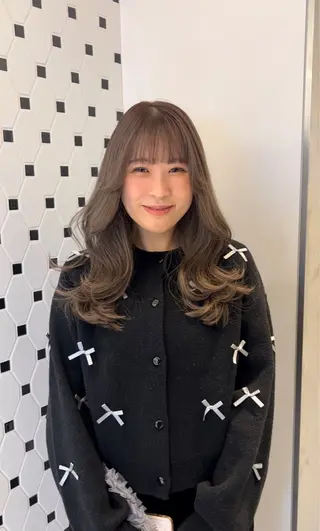セミロング カラー 顔周り/透明感/銀座 🩵りのせのヘアスタイル