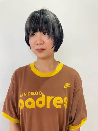 ショート カラー MIU/ルーツカラー 顔まわりレイヤーのヘアスタイル