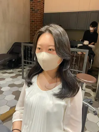 セミロング 髪質改善韓国レイヤー SHIORI🦋のヘアスタイル