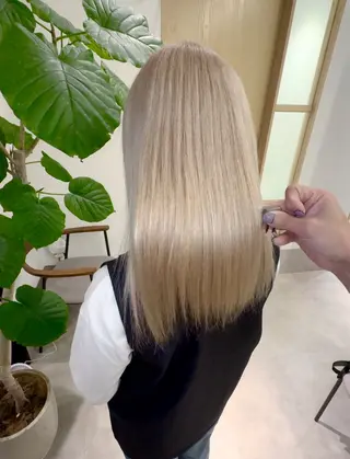 セミロング カラー ヘアアレンジ ブリーチ矯正💐 ミルクティー💐ナオのヘアスタイル