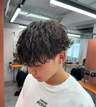 パーマ メンズ 金子勇希🔥パーマ 比率90%以上🔥のヘアスタイル