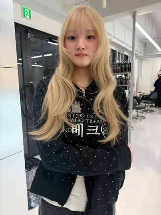 ロング カラー TATSUブリーチ/ ミルクティーベージュのヘアスタイル