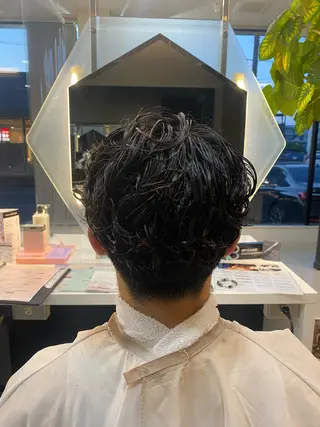 パーマ メンズ 超透明感カラー🦋韓 国羽エクステ🪽🫧のヘアスタイル