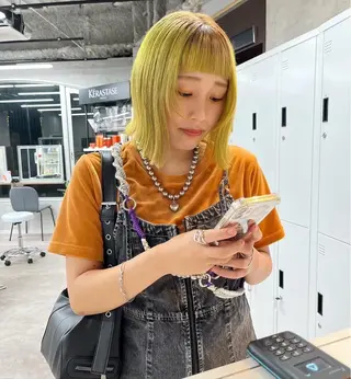 ミディアム Afinar／ Yuzumiのヘアスタイル