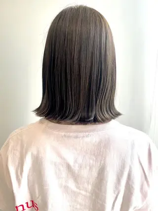 ミディアム 壽真央 /ブリーチカラーのヘアスタイル