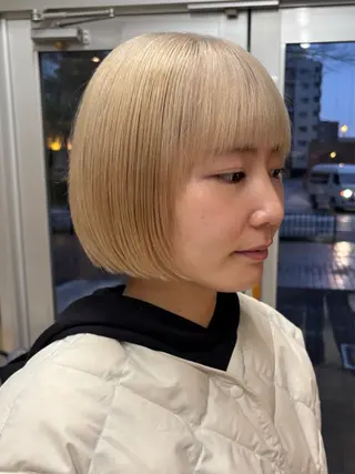 ショート カラー wewe: momoeのヘアスタイル
