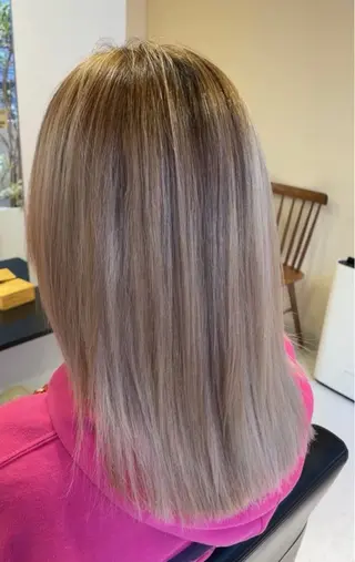 セミロング カラー NINE＋/代表 ブリーチ特化型サロンのヘアスタイル