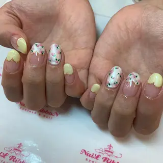 ネイル ネイルリボン 受付スタッフのネイルデザイン