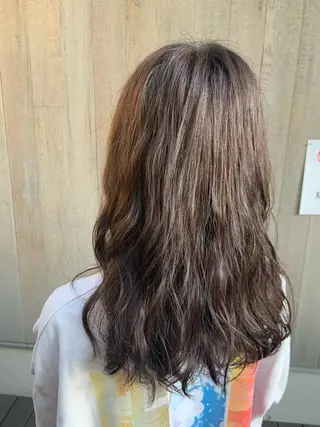 セミロング カラー パーマ ヘアアレンジ ハイトーンカラー🤍 山下 優華のヘアスタイル