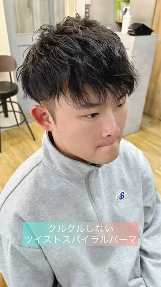 ショート パーマ メンズ 師岡 祐輔のヘアスタイル