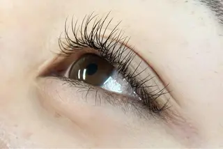 マツエク・マツパ 小山 麗奈のヘアスタイル