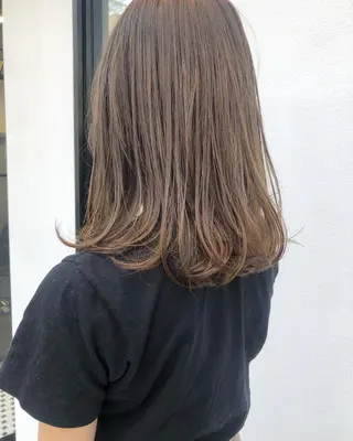 ミディアム カラー 🩰オリーブ/ ベージュ松本咲花🩰のヘアスタイル