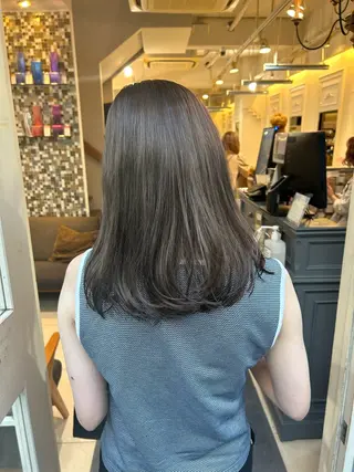 カラー moeka 表参道のヘアスタイル