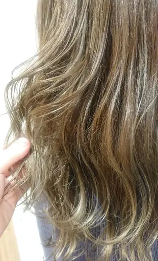 カラー ブリーチ/ヘアケア/ 艶髪/イギチハルのヘアスタイル