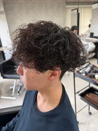 ショート パーマ メンズ ユウ🪄 パーマ指名No1のヘアスタイル