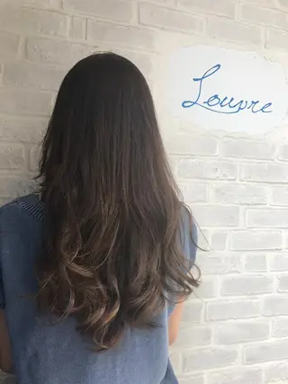 ロング カラー ルーヴル所属・長尾 桃佳のヘアスタイル