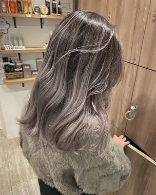 セミロング ケリーズグリーン所属・ボブ/艶ハイトーン 森田/嵩士のヘアスタイル