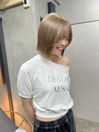 ショート カラー YUI ハイトーンカラーのヘアスタイル