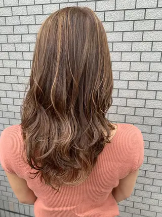 ロング 透明感ハイライト◎ 伊藤夏海のヘアスタイル