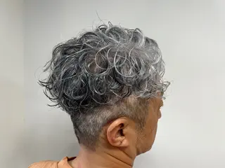 ミディアム パーマ 伊藤 賢のヘアスタイル