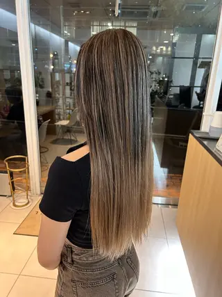 ロング 🍀透明感抜群🍀/ ハイトーンカラーのヘアスタイル