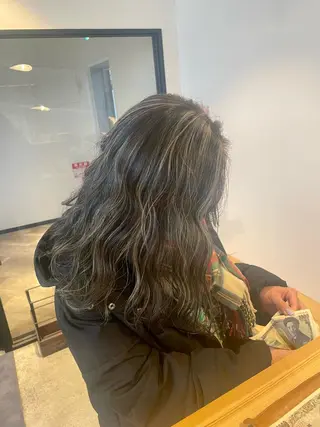 セミロング カラー yuika .のヘアスタイル