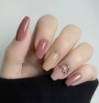 ミディアム FLORA NAIL SALONのネイルデザイン