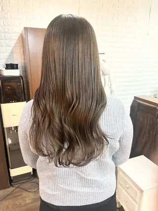 ロング トモタニ ミオのヘアスタイル
