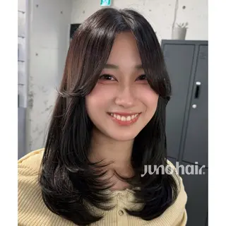 セミロング 韓国レイヤー🪽 無重力パーマナツキのヘアスタイル