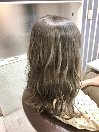 セミロング カラー ヘアアレンジ 💛ムラ修正ブリーチ 💛YUUのヘアスタイル
